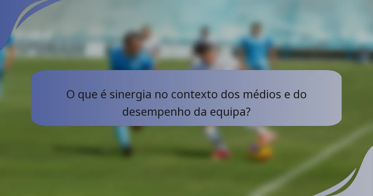 O que é sinergia no contexto dos médios e do desempenho da equipa?